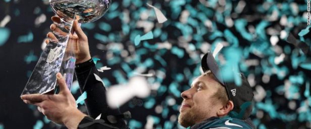 cropped-180204232934-58-super-bowl-2018-exlarge-169.jpg